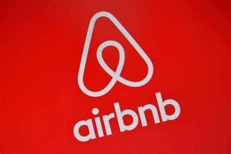 didesak blokir airbnb kominfo kaji bareng kemenpar