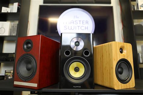 bookshelf speakers    master switch