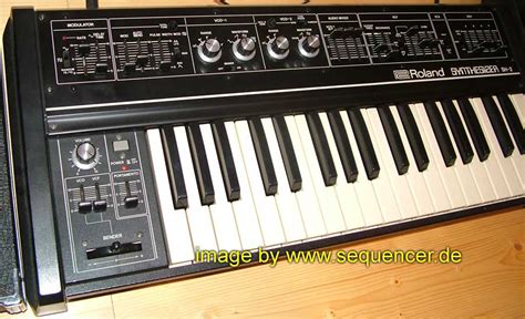 roland sh analog synthesizer