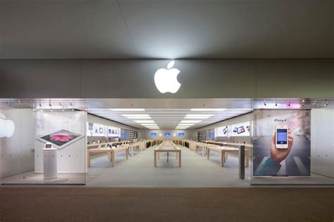 apple stores  apple started  retail chain   macworld