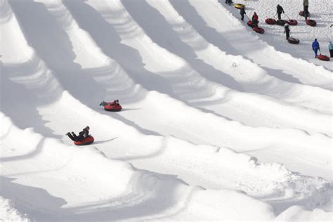 tubing  snoqualmie pass downhill thrills  kids parentmap