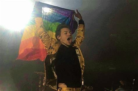 Harry Styles Gives Emotional Speech About Gay And