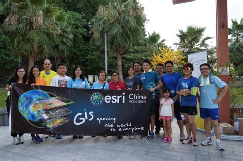 dr winnie tang middle in red with runners and walkers from esri china hk