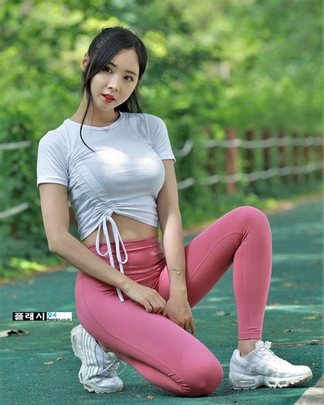 플래시24 네티즌포토 이른아침 산책나온 분홍 레깅스녀