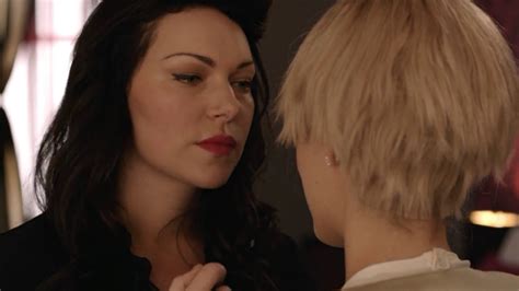 Screencaps Of Taylor Schilling And Laura Prepon In Orange Is The New