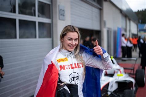 Les Jeunes Filles De La F1 Academy Entrent En Piste Au Circuit Paul