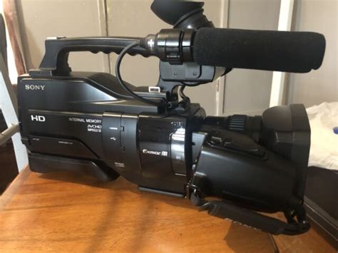 Sony Hxr Mc1500 Camcorder Avchd Shoulder Mount 2x Battery Include