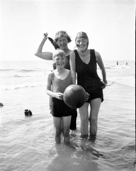 Vintage Beach Volleyball Flashbak