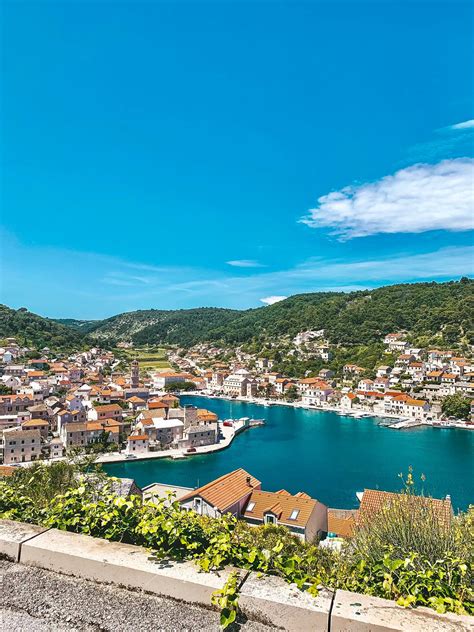 travel guide  brac island croatia staying  orvas villas