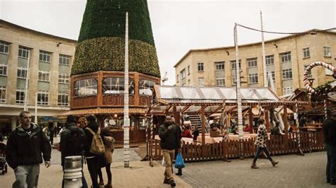 bristol christmas market duitse markt gesneden houten drinkin redactionele stock afbeelding