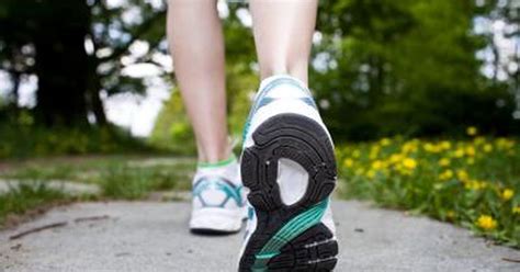 how many calories are burned during a 40 min brisk walk livestrong