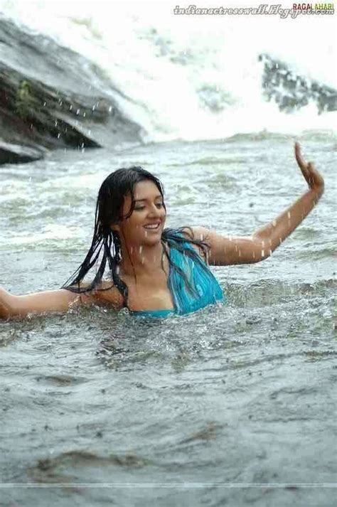 14 hot bathing pictures of south indian actress vimala