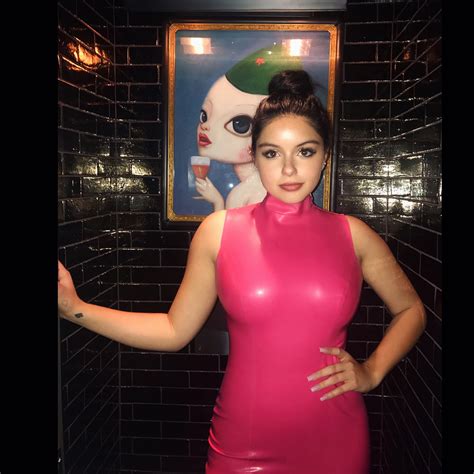 Ariel Winter Loves Flaunting Her Curves On Instagram See