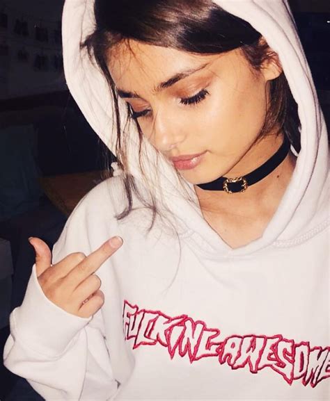 Taylor Hill Yes To Everything Hoodie Choker Middle