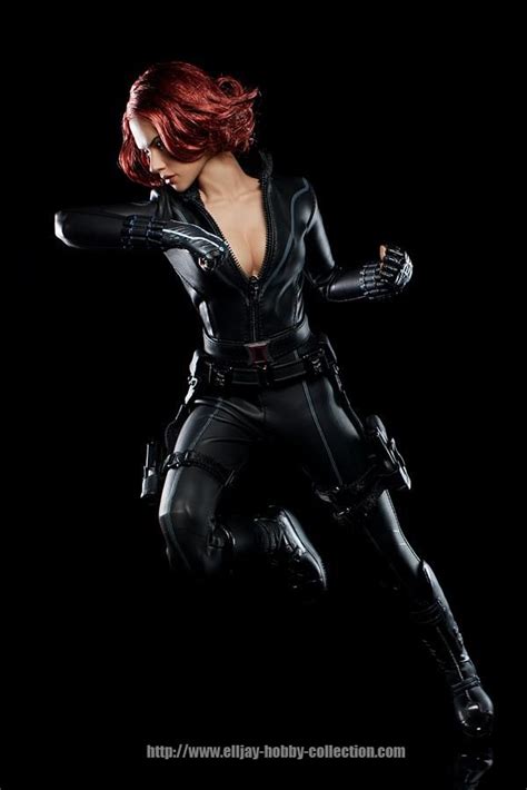 hot toys reveals black widow figure from the avengers superherohype