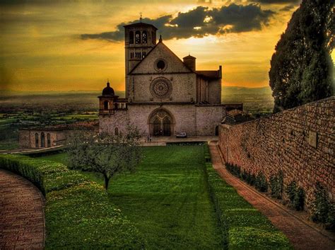 assisi umbria italy landscape assisi italy assisi