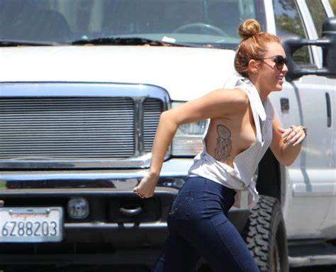 miley cyrus candid side boobs exposure forgets bra hot milley cyrus