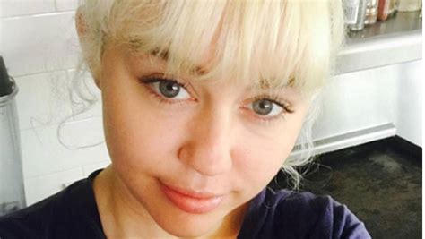 miley cyrus really really regrets bleaching her hair nz