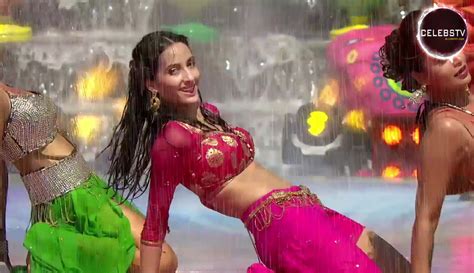 Nora Fatehi Super Sexy Hot Navel Showing Dance Sexy