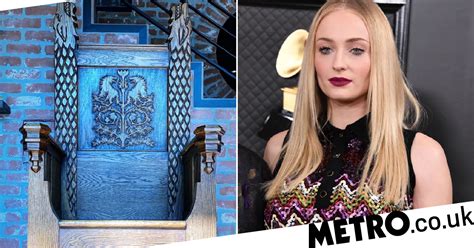 game of thrones sophie turner reunited with iconic prop