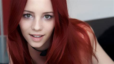 Ariel Sensual Model Redhead Green Eyes Bonito Gabrielle Lupin