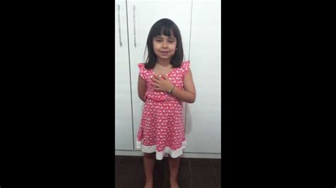 Menina De 5 Anos Cantando Hino Nacional Brasileiro Tudo