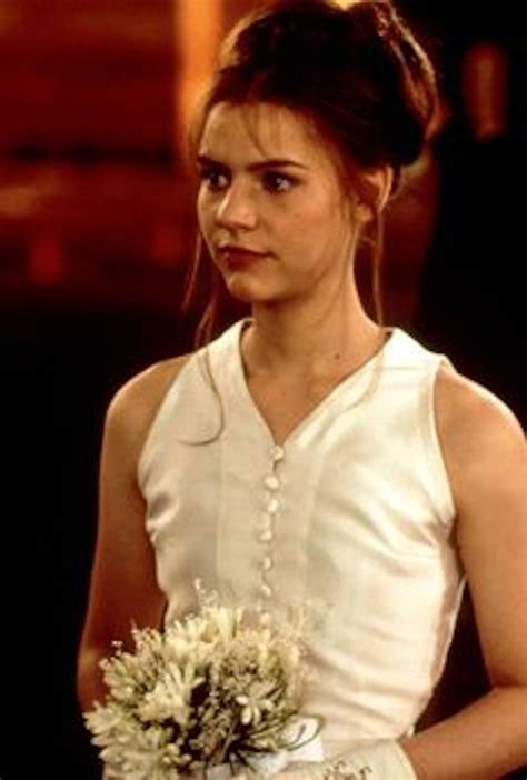 How To Dress Like Juliet Capulet From Baz Luhrmann S 1996 Film And Get