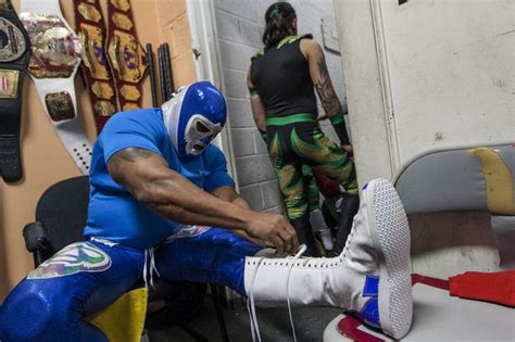 ¡lucha libre bronx wrestlers punch body slam for glory at the bronx