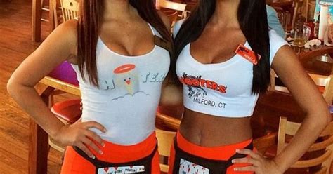 hooters girls hooters waitress pinterest girls sexy women and woman