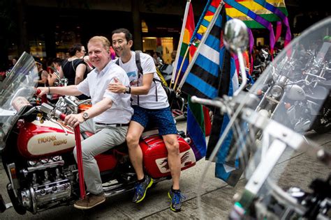 mayor s fall in seattle shakes the gay community he rose from the new