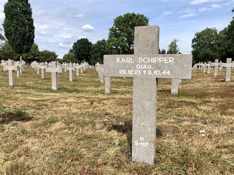 duitse militaire begraafplaats ysselsteyn graf karl schipper perry vermeulen