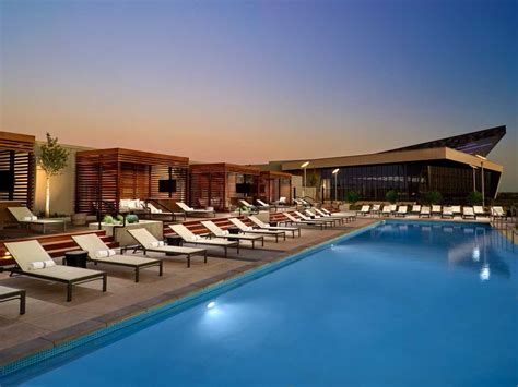 Top 10 Hotels With Rooftop Pools – Traffic Torch