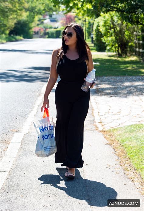lauren goodger shows off major sideboob as she heads to her local tesco