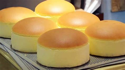 Jiggly Fluffy Japanese Cheese Cake Japanese Cheesecake Recipes