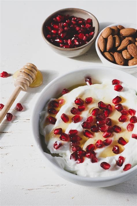 greek yogurt breakfast bowl mediterranean diet breakfast recipe
