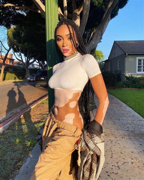 winnie harlow shows that the quarantine didn t affect her
