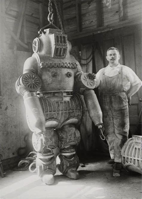 1911 chester mcduffee and his ads diving suit aluminum alloy weighing 485 lbs 200 kg [800x1124