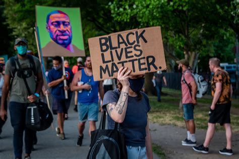 États Unis Au Mouvement Black Lives Matter La Police Répond Par Plus