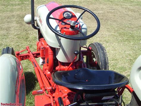 tractordatacom ford  powermaster tractor  information