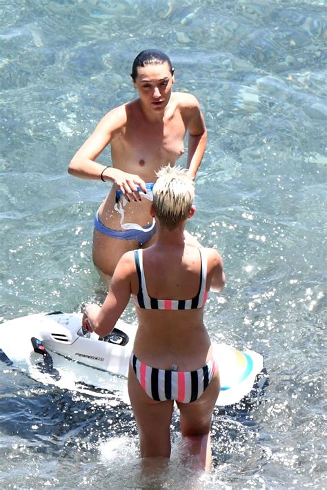 katy perry in bikini amalfi coast in italy 07 10 2017