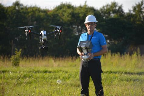 qualities   great commercial drone pilot dartdrones drone pilot school