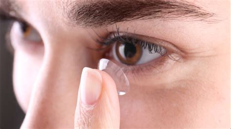 doctors in uk reportedly found 27 contact lenses in woman s eye abc7