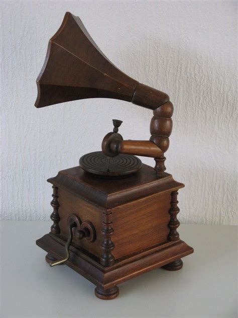 oud muziekdoosje  de vorm van een grammofoon  helft  eeuw catawiki