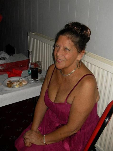 cuteteddy8 73 from milton keynes is a local granny looking for casual
