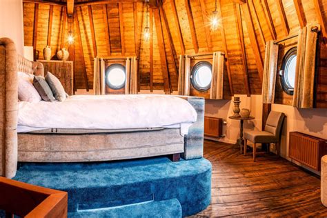 dit zijn de  meest bijzondere airbnbs  nederland