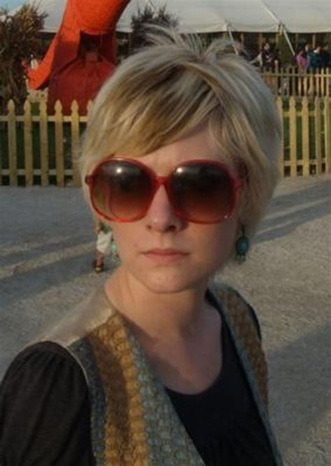 Short Hair Pixie Cut Hairstyle With Glasses Ideas 59
