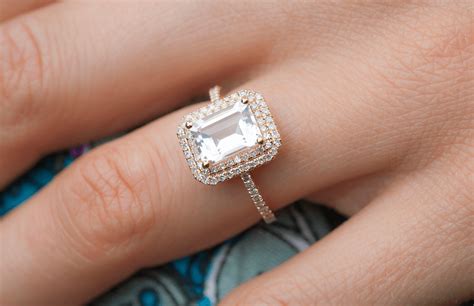 choose  diamond shape  buying  engagement ring