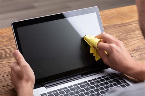 laptop bildschirm reinigen das sollten sie beachten tech aktuell