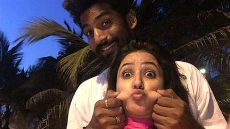 sana amin sheikh announces divorce from husband aijaz sheikh after 6