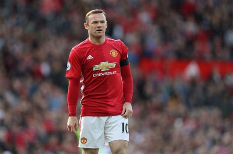 Wayne Rooney Rio Ferdinand Backs Under Fire Man Utd Star Daily Star
